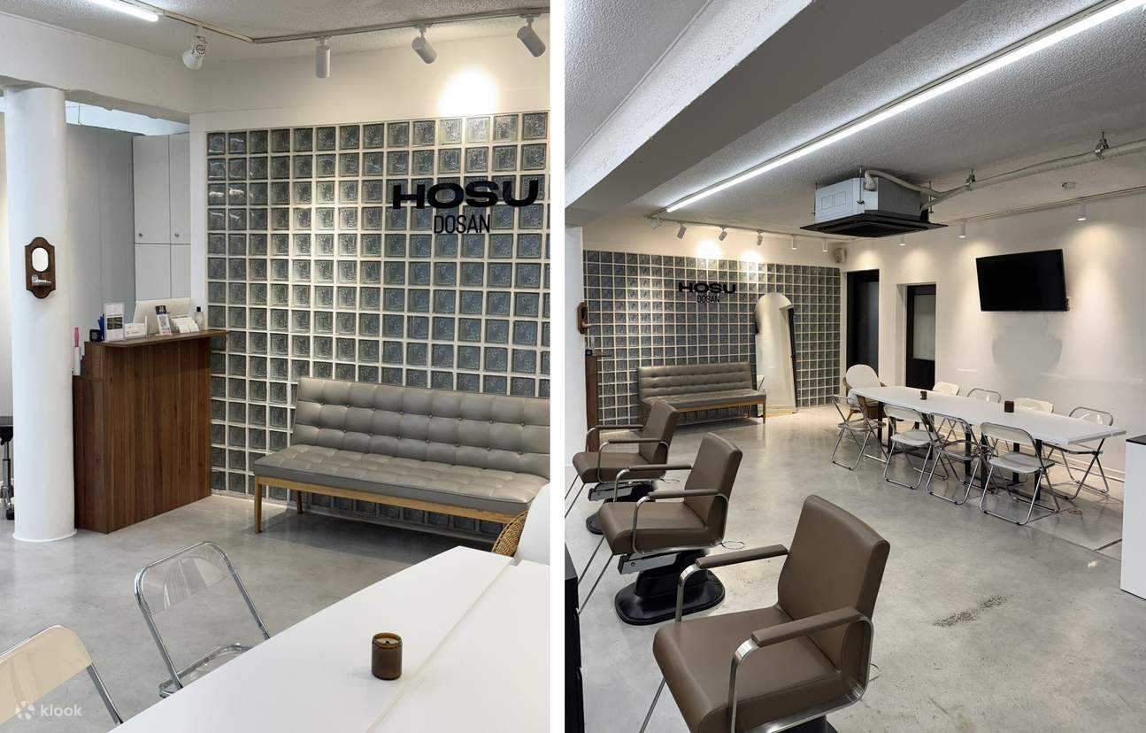 Proses penataan rambut & rias wajah memakan waktu sekitar 1,5 jam, ditambah 30 menit tambahan untuk perjalanan ke studio.
Silakan hubungi kami melalui messenger sebelumnya untuk mengonfirmasi jadwal Anda.